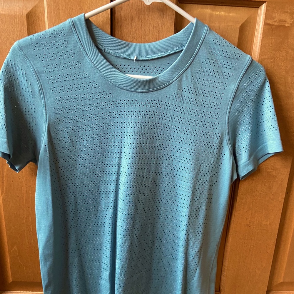 Lululemon Breeze by Short Sleeeve